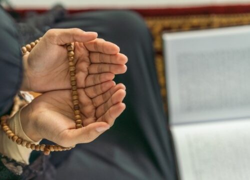 Dzikir Pembuka Gerbang Pertolongan Allah