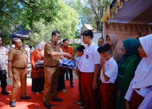 Bupati Pangkep Ajak Orang Tua Siswa Berikan Hak Pendidikan pada Anak