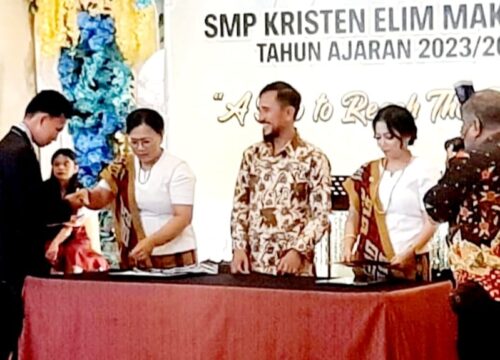 SMP Kristen Elim Makassar Tamatkan 21 Peserta Didik, Ini Pesan Kepala Sekolah!