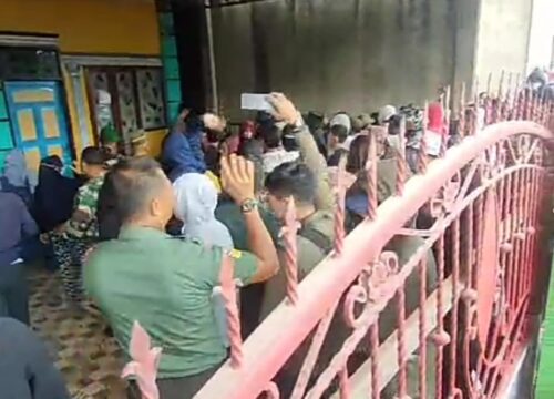 Warga Borong Untia Geruduk Rumah Kades Biringere, Sawir: Saya Keberatan!