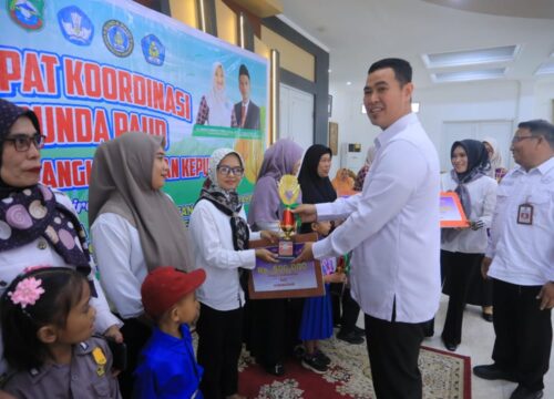 Bupati Pangkep Serahkan Hadiah untuk Pemenang Gebyar PAUD 2024