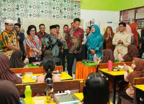 Pj Gubernur Sulsel Kembali Tinjau Program Makan Bergizi Gratis di Makassar
