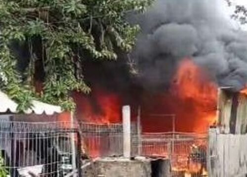Gudang Barang Bekas di Rappocini Ludes Terbakar, Kerugian Capai Rp100 Juta