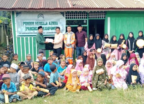 Direktur Keuangan PT Semen Tonasa Hadiri Penyerahan Hadiah Lomba Islami di Pondok Mengaji Azkha