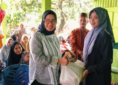 Tebar Berkah Ramadhan, Andi Nirawati Berbagi Sembako di Pondok Mengaji Azkha