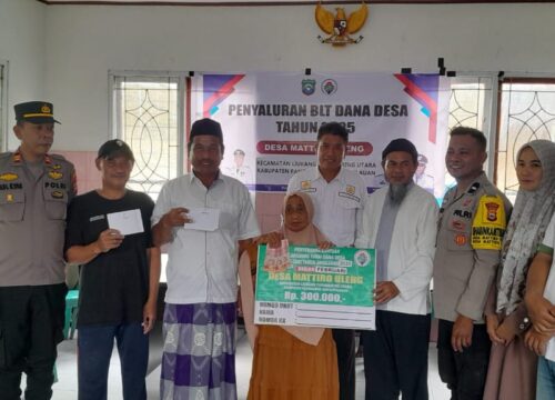 Salurkan BLT Dana Desa, Kades Mattiro Uleng: Gunakan Sesuai Kebutuhan