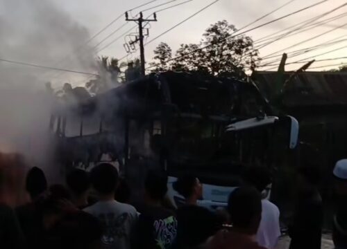 Detik-detik Bus dari Luwu Timur Terbakar di Pangkep