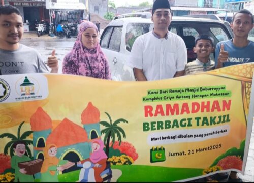Hangatnya Kebersamaan, Remaja Masjid Baburroyyan Gelar Aksi Berbagi Takjil dan Buka Puasa