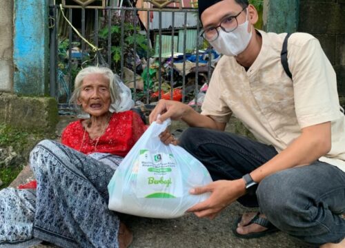 Bakti Sosial, KAHMI Pangkep Bagikan Sembako untuk Warga Kurang Mampu