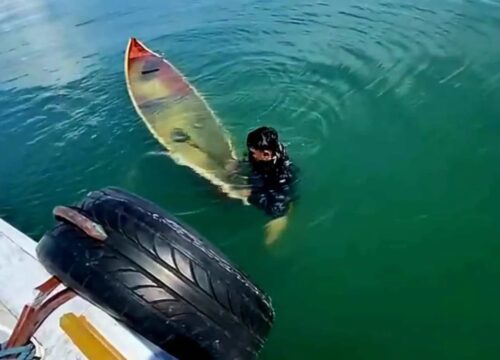 Tanpa Pelampung, Prajurit TNI AL Ini Bertaruh Nyawa Selamatkan Nelayan di Laut Maros