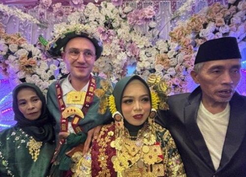 Baitullah dari Turki, Cinta yang Terbang Jauh ke Polewali Mandar