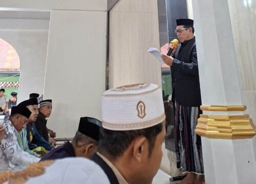 Bacakan Sambutan Bupati Pangkep, Kades Mattiro Walie Sampaikan Pesan Persatuan di Hari Raya