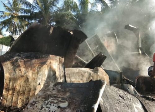 PLTS di Kalukalukuang Pangkep Ludes Dilalap Si Jago Merah
