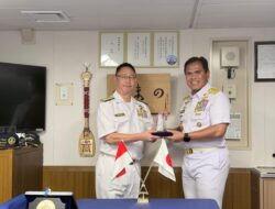 Kasal Kunjungi Kapal Selam Oyashio-Class dan Fregat Mogami-Class di Yokosuka Jepang