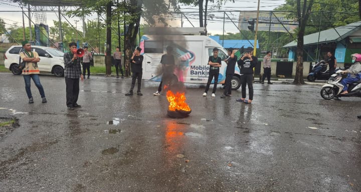 Percakapan WA Diduga Milik Legislator HI Viral, HMI Pangkep Geruduk DPRD: Publik Minta Jawaban