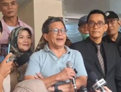 Rocky Gerung Sambangi Polda Metro Jaya: Ijazah Asli, Orangnya yang Palsu