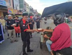 GRIB Jaya Pangkep Gelar Buka Puasa Bersama, Ratusan Takjil Dibagikan ke Pengguna Jalan