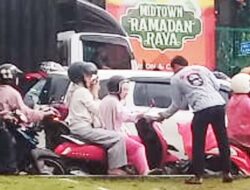 Jelang Berbuka Puasa, Hotel Premier Makassar Berbagi Takjil