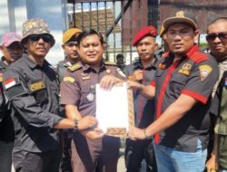 Blokade Jalan di Depan Kejati Sulsel, GRIB JAYA Desak Pengusutan Dugaan Korupsi Anggaran Pendidikan
